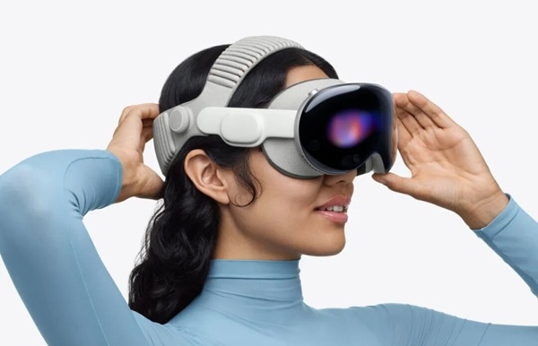 苹果砍掉Vision Pro之后:为什么说ibbot手机才是AI时代真正的“新入口”?